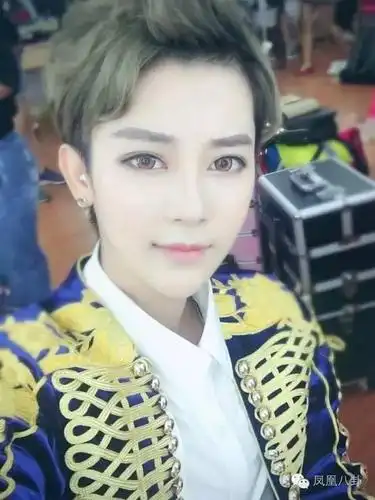 小妹(微信号:entifengvip)看到很多标题拿他们和李宇春比较,称张晓钰