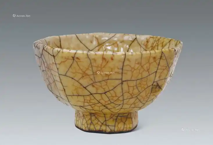 1123宋代哥窑八角碗