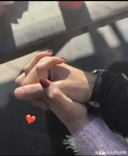 8种牵手方式,揭示你们恋爱时的关系,你又是哪一种的呢