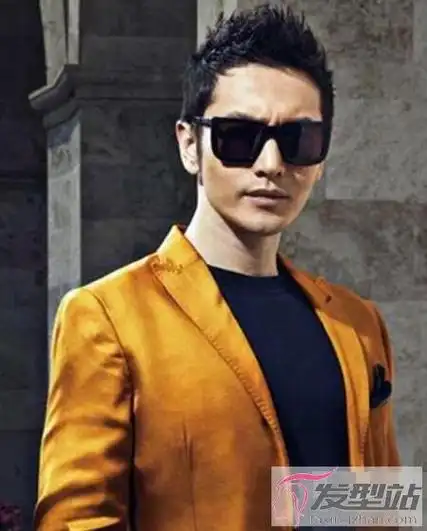 沙发发质适合的发型  酷炫干练尽显男人味男生剪什么短发帅气 根据