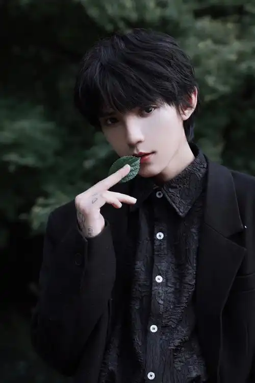 3839363635 98出镜:@于震2dp于震2dp超话#拍出夏日限定