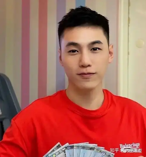 第1款:两边铲短发