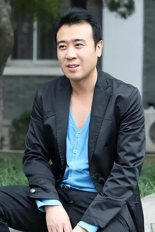 回顾演员于和伟我这辈子正确的决定就是与平凡妻子厮守终生