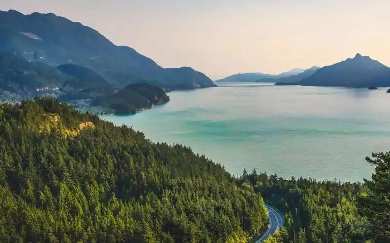 高清护眼绿色自然风景湖泊电脑壁纸