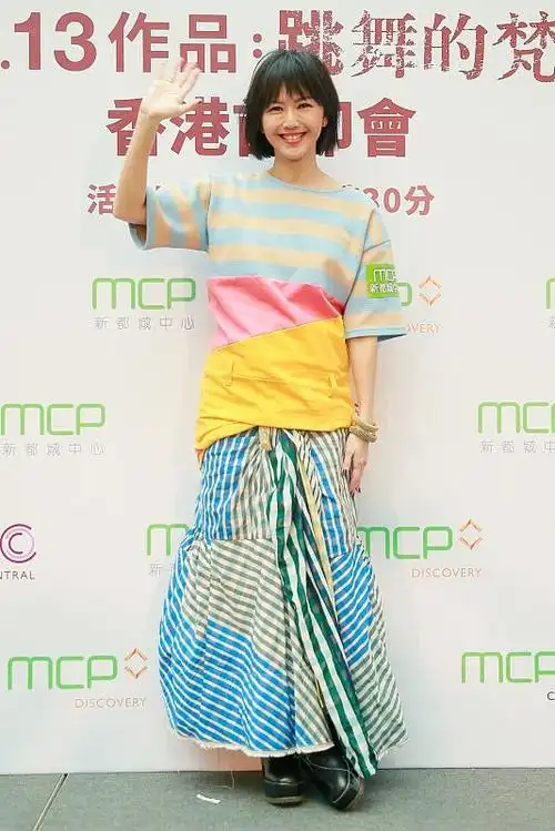 孙燕姿生图也很美,扮嫩学"阿拉蕾",意外的显得脸蛋还挺小