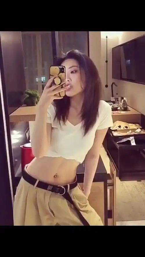 三年没吃过饼干,喻言这个腹肌马甲线,自律程度太绝了