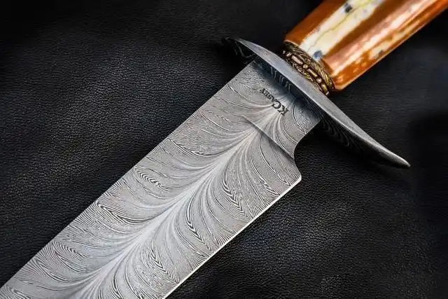世界上最贵的刀手锻羽毛纹大马士革刀