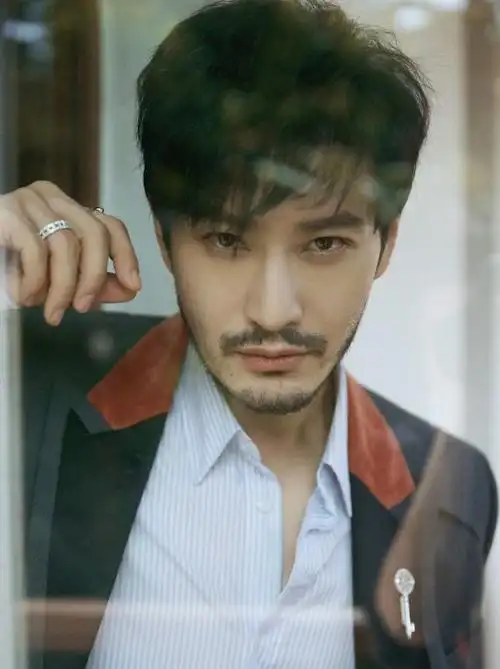 咱就是说,短方脸们请把胡子给我锁死!不许剃.