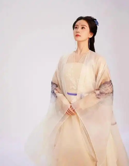 一身古装造型出镜,与角色太相似了|古装剧|女明星|侠骨柔情_网易订阅