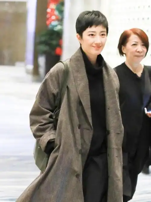 这种超短发也就只有桂纶镁这种超小脸型才能驾驭吧?