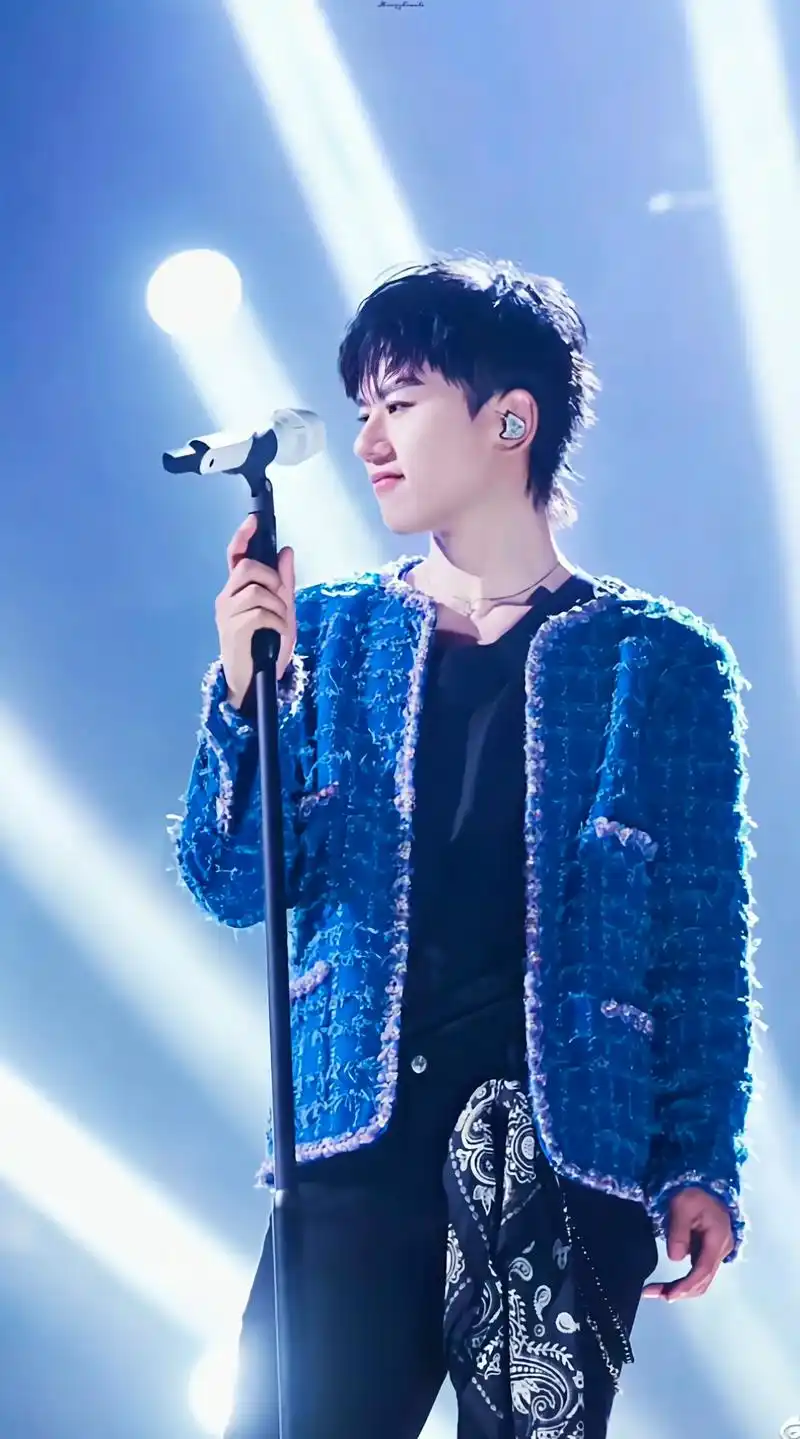 就是这位哥,40岁了往回长,还管老婆叫乖乖……#张杰 #fy - 抖音