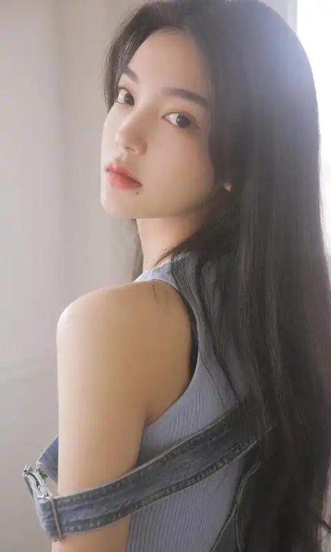 眼底万千风情的魅惑美女手机图片