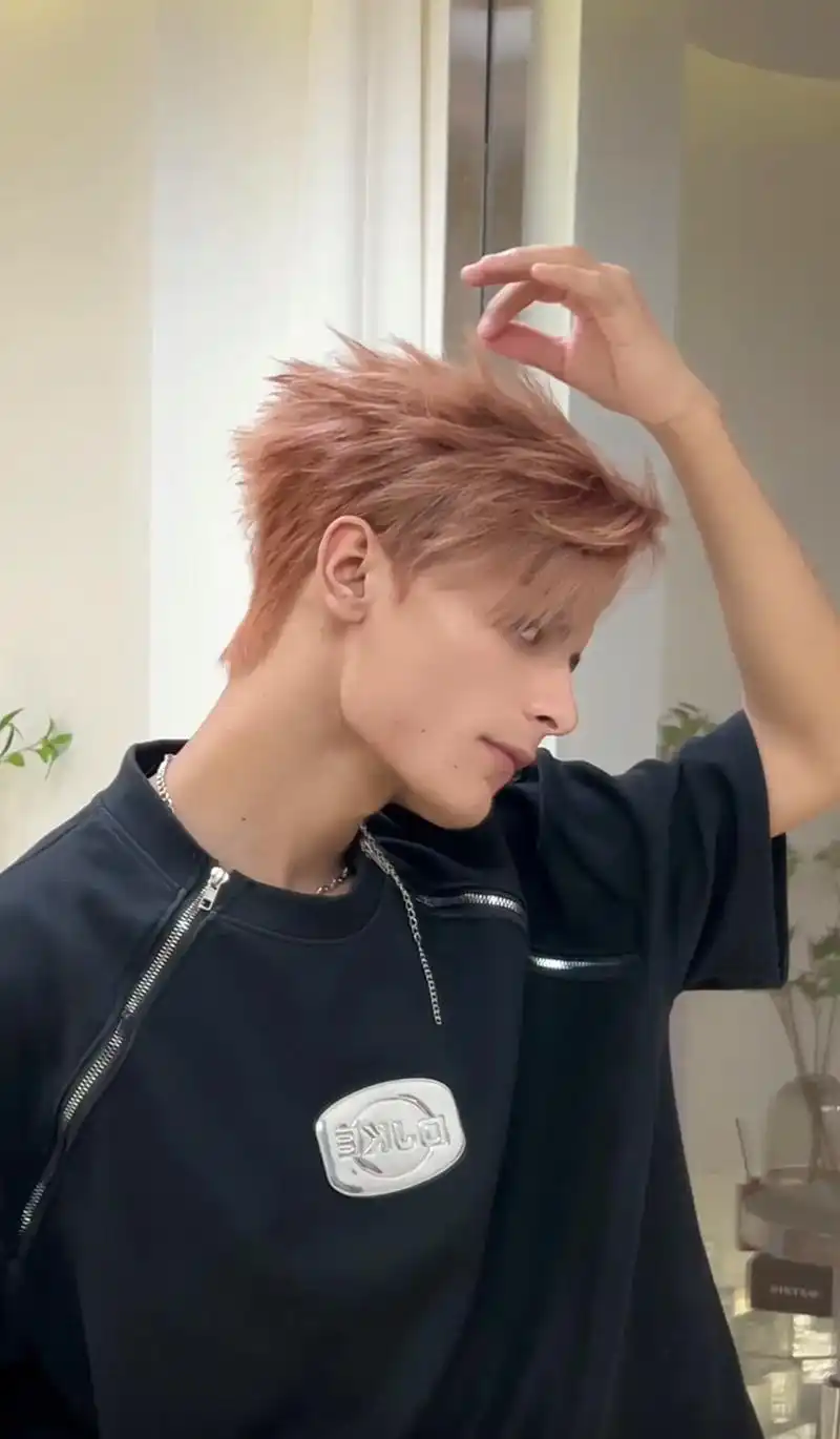 潮男必备发型#王嘉尔同款发型 #三七背头 # - 抖音