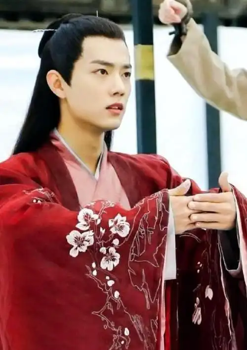 王俊凯的古装红衣惊艳肖战美人柔美只有他不可超越