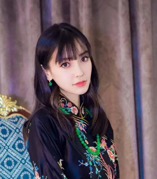 齐刘海马尾辫,立马变身"高中生"!