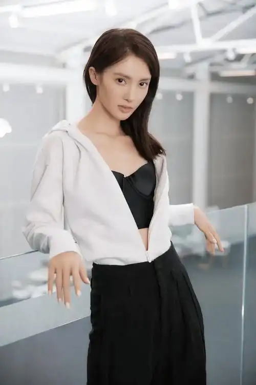 原创金晨的身材男人看了都沉默肚子上的腹肌太显眼好似女版李小龙