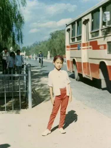 高圆圆小时候旧照曝光 短发大眼可爱