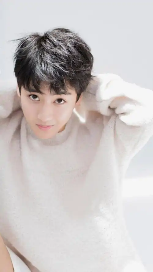 小鲜肉边程休闲帅气写真