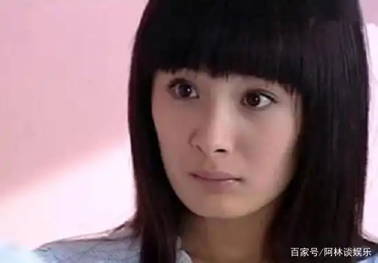 杨幂出道时照片被扒出,颜值真是迷死人不偿命,难怪刘恺威稀罕她