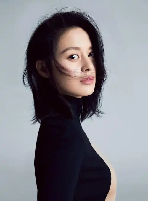 王力可最新写真温婉大气 慵懒演绎攻甜女神范