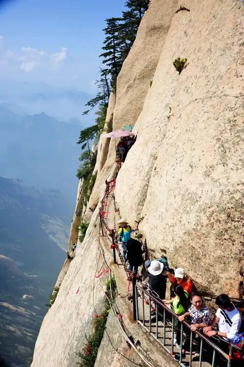 《西岳华山险峻峭》