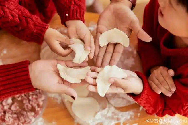满满新年仪式感##记录旅行#  09过年包饺子,你和家人一起传统