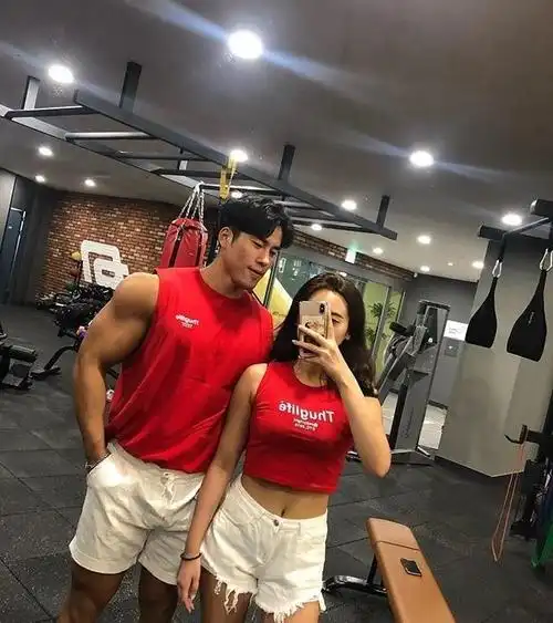 韩国高颜值健身情侣边fit边创业打造好身材的同时收获事业