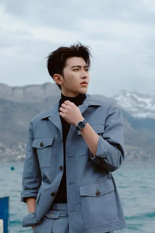 先锋人物:@蔡徐坤先锋型格:遥望未来,标记下一个目的地先锋单品:#泰格