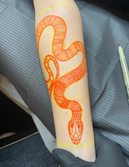 小臂肉雕纹身设计割皮蛇纹身图片欣赏3