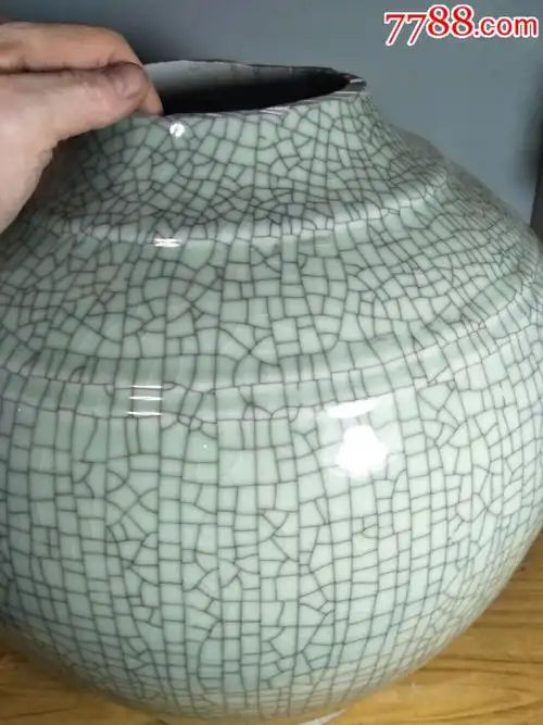 现代工艺品,哥窑,超大天球瓶,锯掉一节,官字款