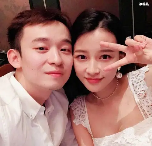 董子健孙怡婚纱照引热议 相识相恋曝光二人没有办婚礼吗?