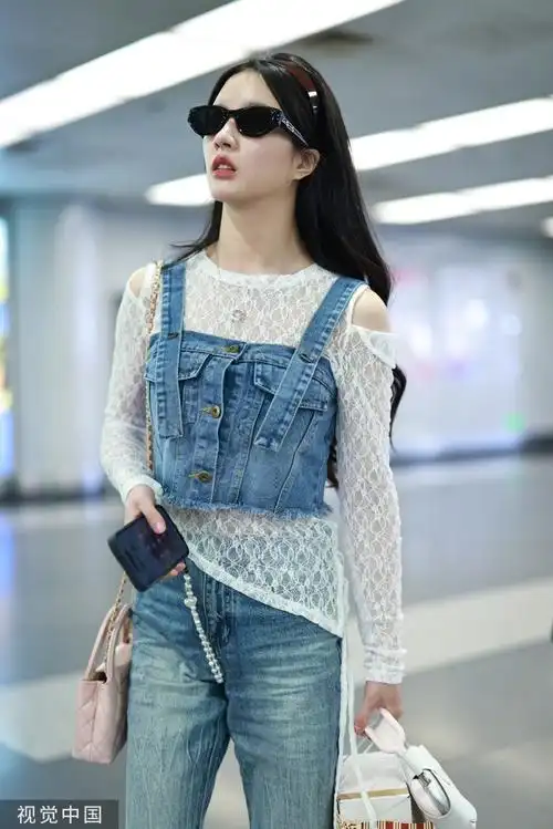 刘些宁露肩绑带蕾丝衫##机场时尚秀
