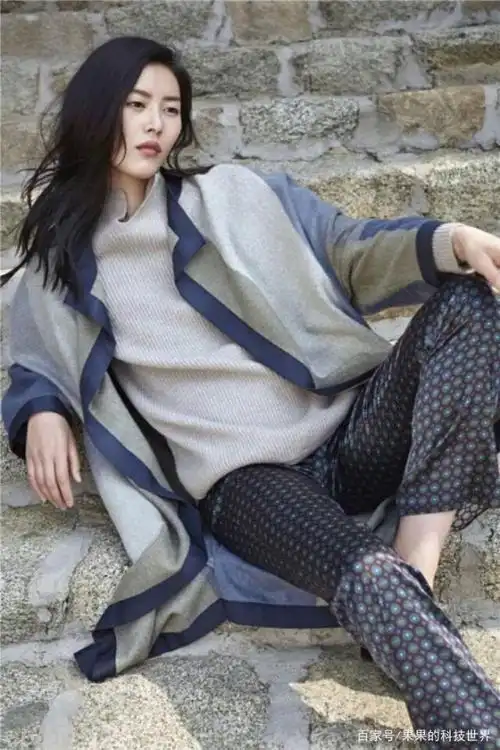 腿精女神刘雯,一波她的街头穿搭来袭,气质清新干净