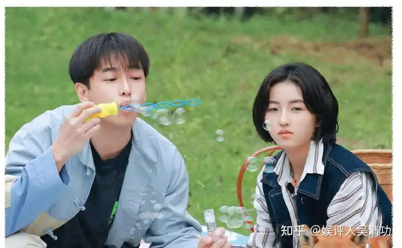 向往的生活6定档海报曝光张艺兴番位提升张子枫被边缘化