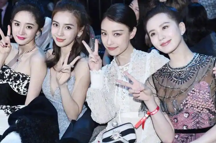 有一种差距,叫女明星同框,"皮相美"和"骨相美",一目了然