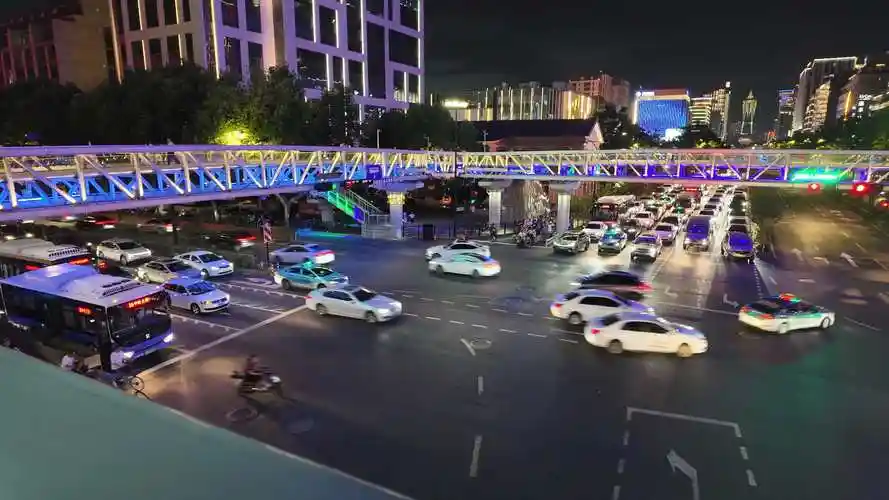 为您插播一条杭州晚高峰