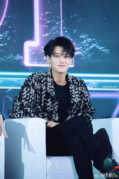 打扰一下哪个大佬有黄子韬笑起来的照片跪求