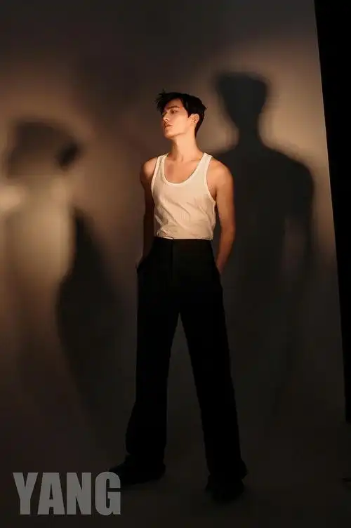 杨洋有没有腹肌啊