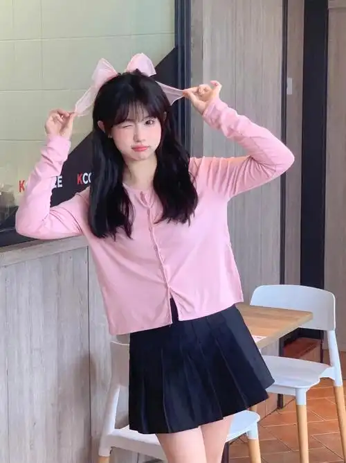 粉色上衣好适合约会穿呀