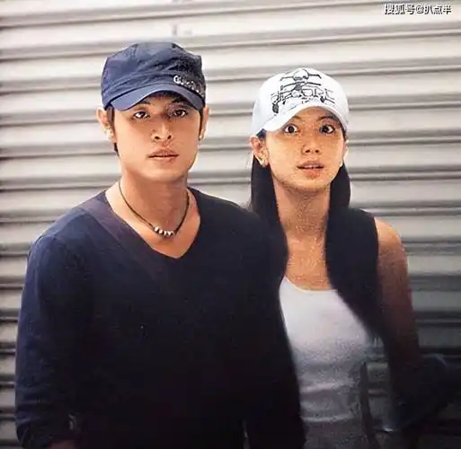 林韦君45岁官宣恋情仍不被祝福,太可惜_男友_许绍洋_作品