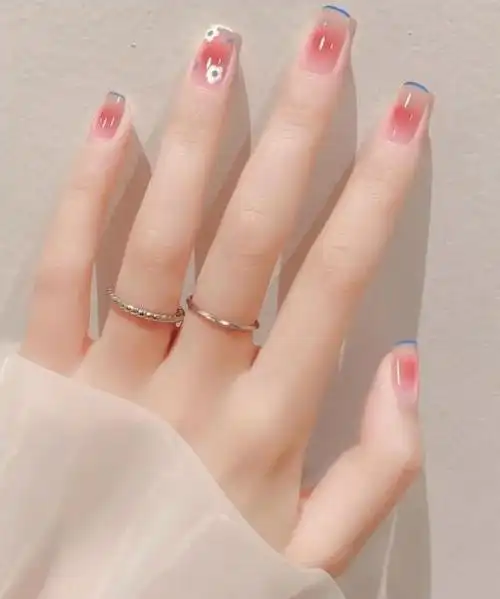 显白的美甲颜色,低调又显白的指甲颜色(2022年很流行的美甲款式)