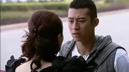 小男人遇上大女人:何眉终于忍不住心中的相思,跟男友紧紧的抱在了一起