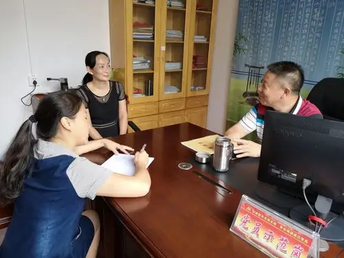 乐昌市教师进修学校举行专题组织生活会谈心谈话活动