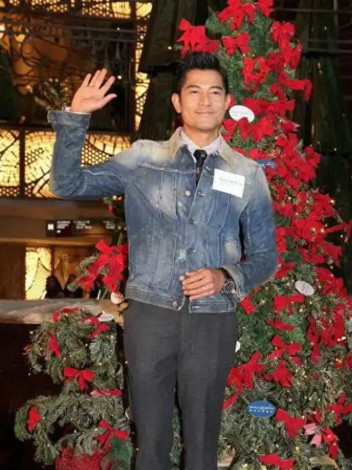 郭富城才是反油腻第一人不穿大叔装裤子短一截帅气不凡