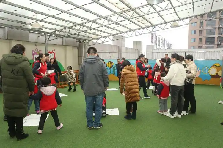 长沙县泉塘街道冠廷幼儿园缤纷趣味庆元旦亲子游园活动 写美篇游戏六