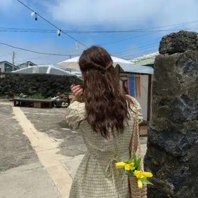 qq头像女背影小清新 帅气头像女背影长发 - 女生头像 - 潮人个性网