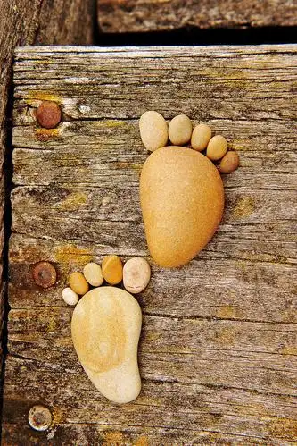 可爱鹅卵石小脚丫手机壁纸