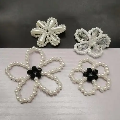 厂家批发手工编织五瓣花水晶珍珠花朵饰品diy耳环袜子服装辅料