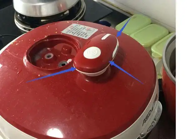 苏泊尔电压力锅锅盖拆解图用配的饭勺插进去转一圈即可