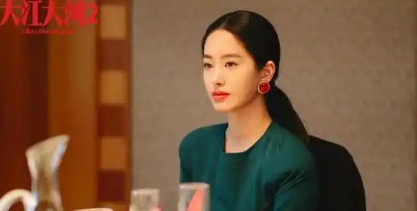 有人说,这两任男友是无缝对接,钟楚曦似乎在与张云龙的感情中迅速蜕变